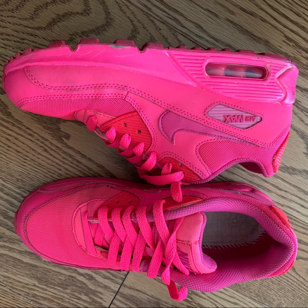 Hot pink airmax 90’s